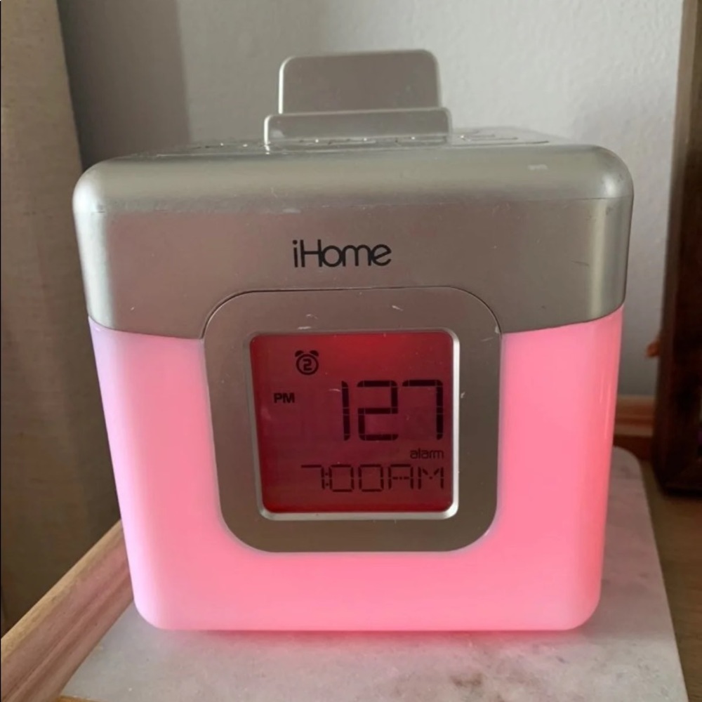 IHOME CLOCK - Picture 3 of 6